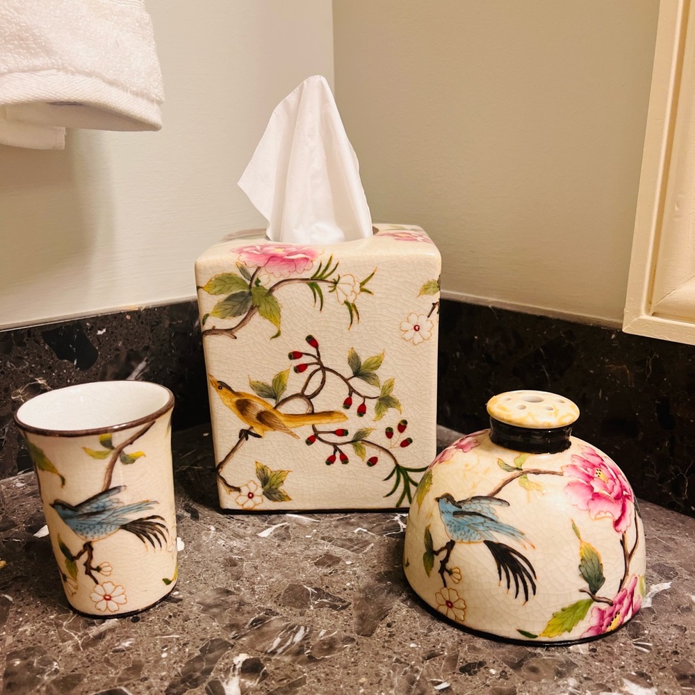 Hand-painted Chinese Porcelain Bathroom Accessories.